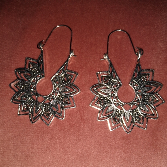 Filigree Bohemian Geometric Flower Hoop Earrings Silver Lace Cutout Huggie Hoops - Picture 3 of 6